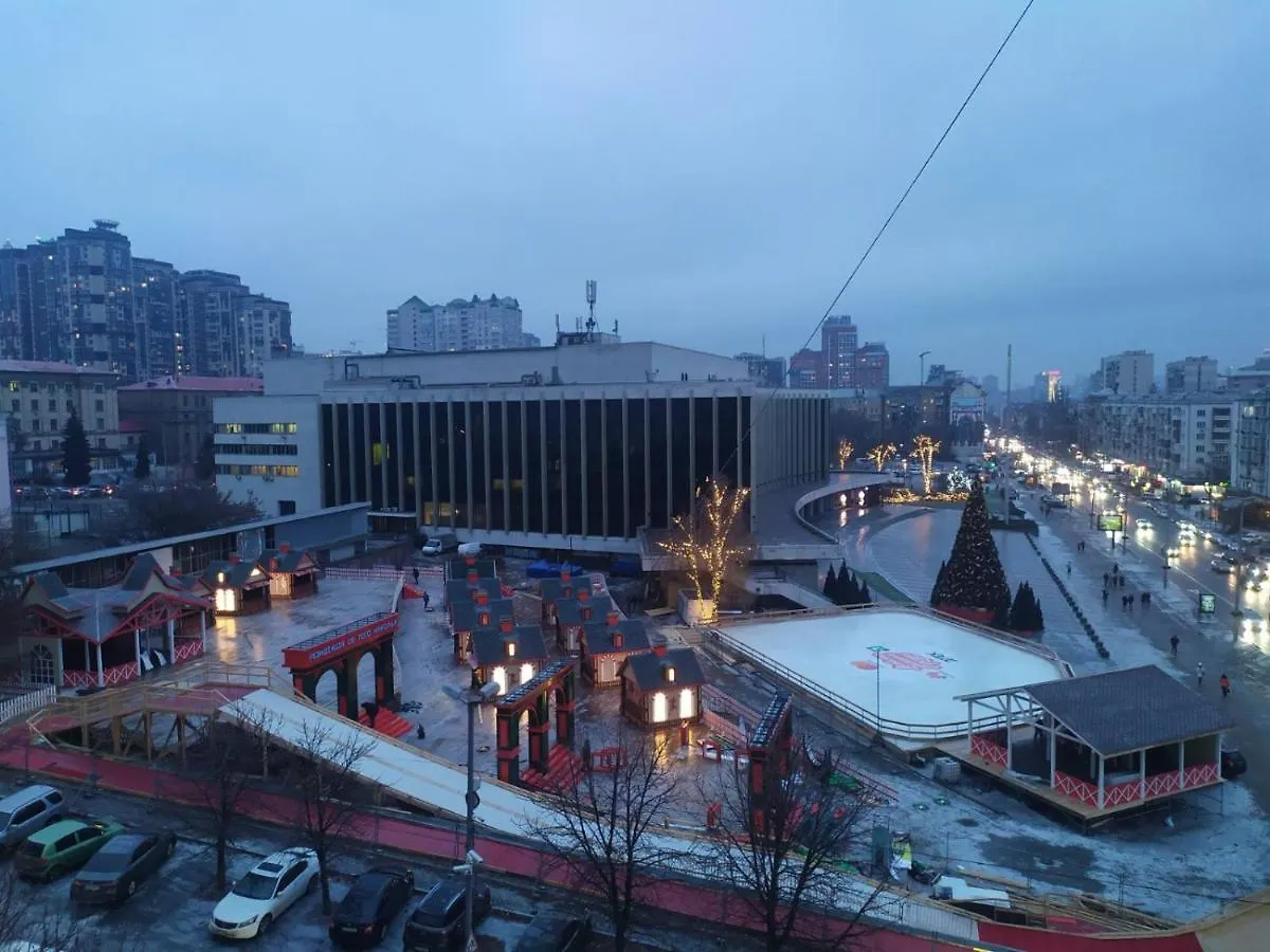 Hotel 7 Sky On Yevhena Konovaltsia Kyjev