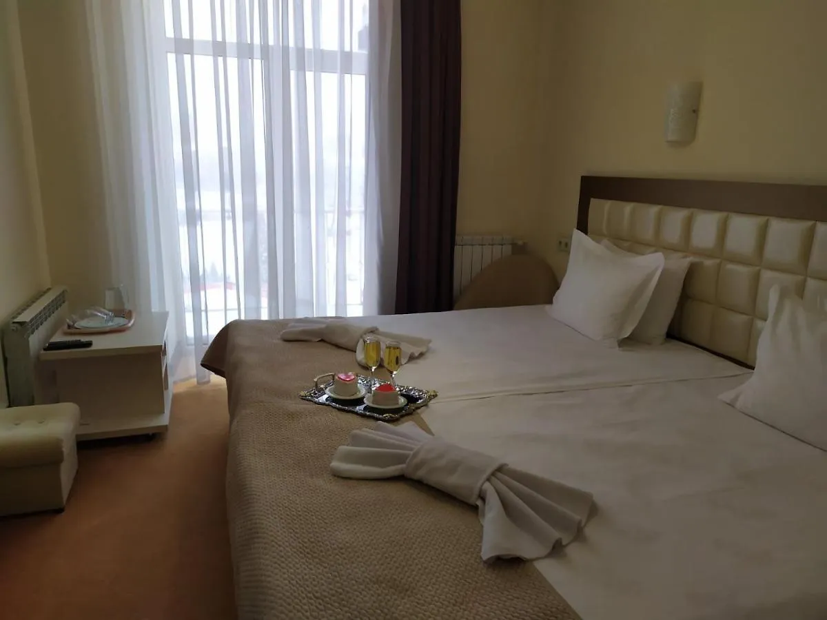 Hotel 7 Sky On Yevhena Konovaltsia Kyjev 3*,