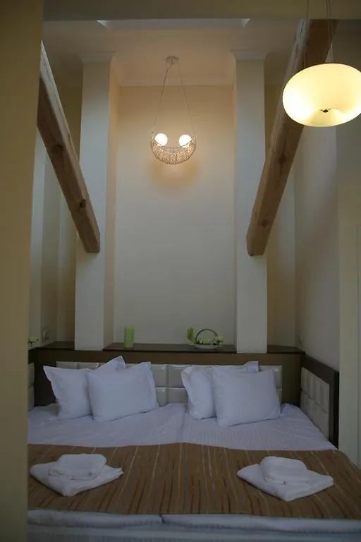 Hotel 7 Sky On Yevhena Konovaltsia Kyjev