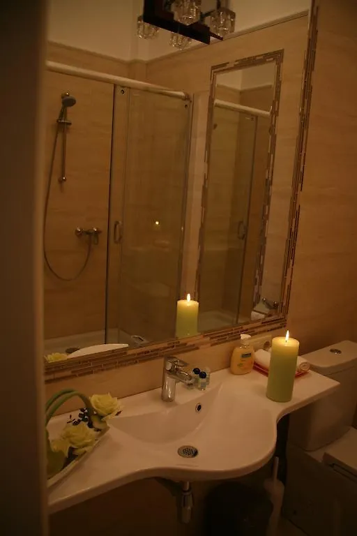 Hotel 7 Sky On Yevhena Konovaltsia Kyjev