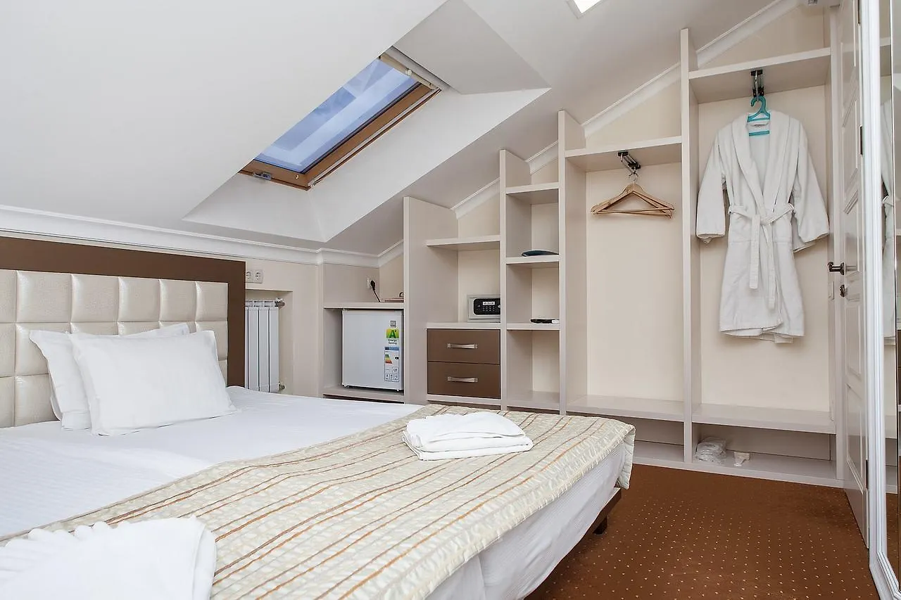 Hotel 7 Sky On Yevhena Konovaltsia Kyjev