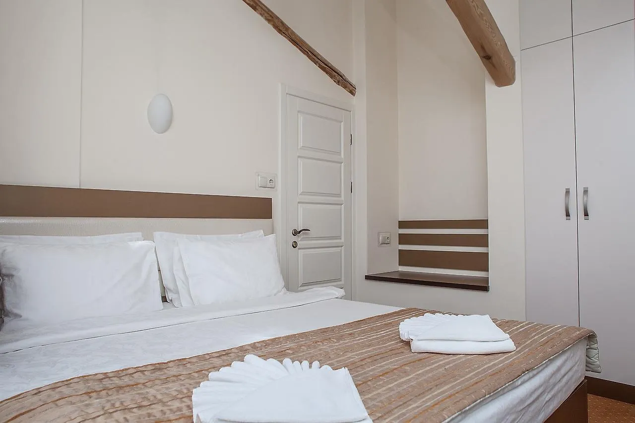 Hotel 7 Sky On Yevhena Konovaltsia Kyjev