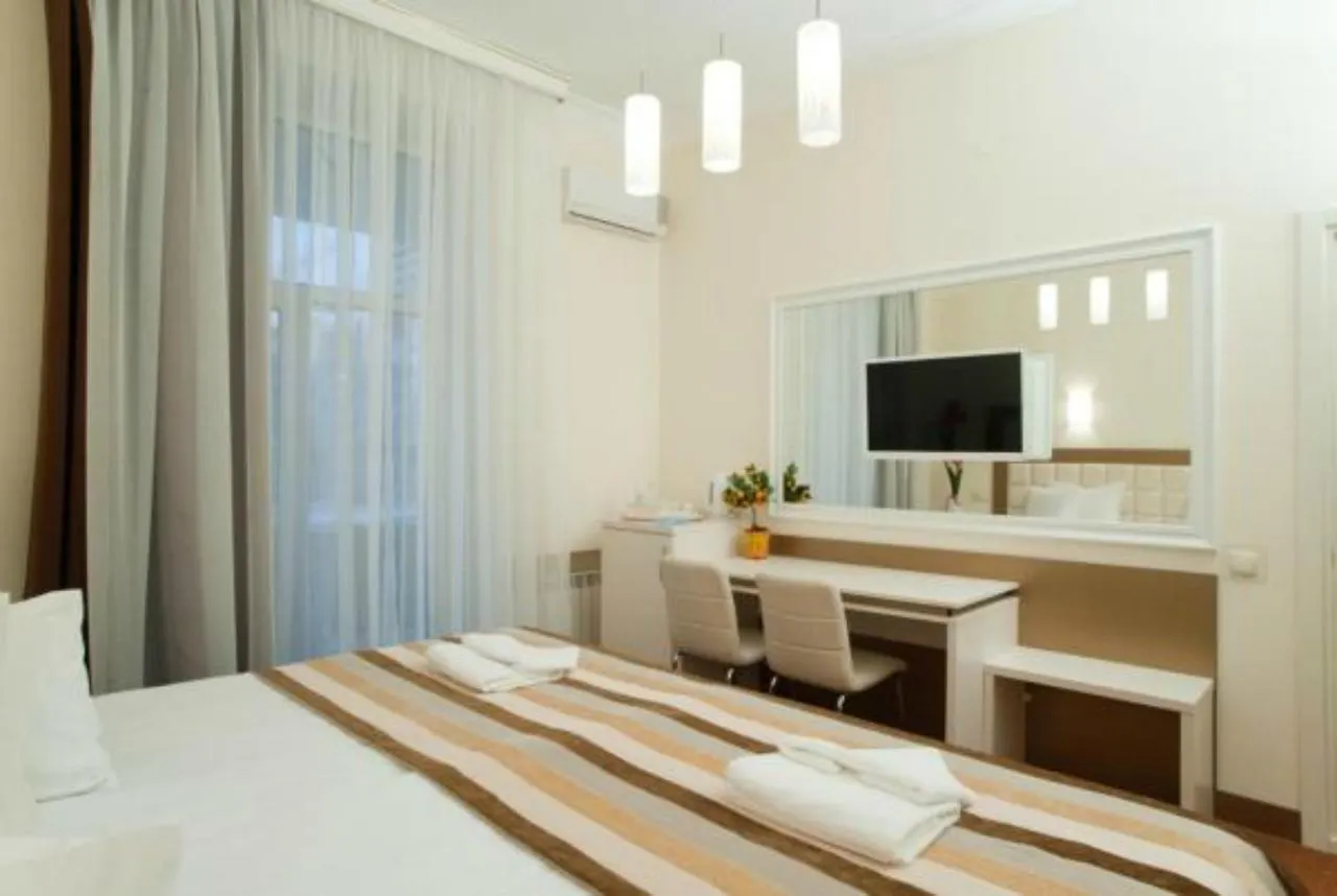 Hotel 7 Sky On Yevhena Konovaltsia Kyjev
