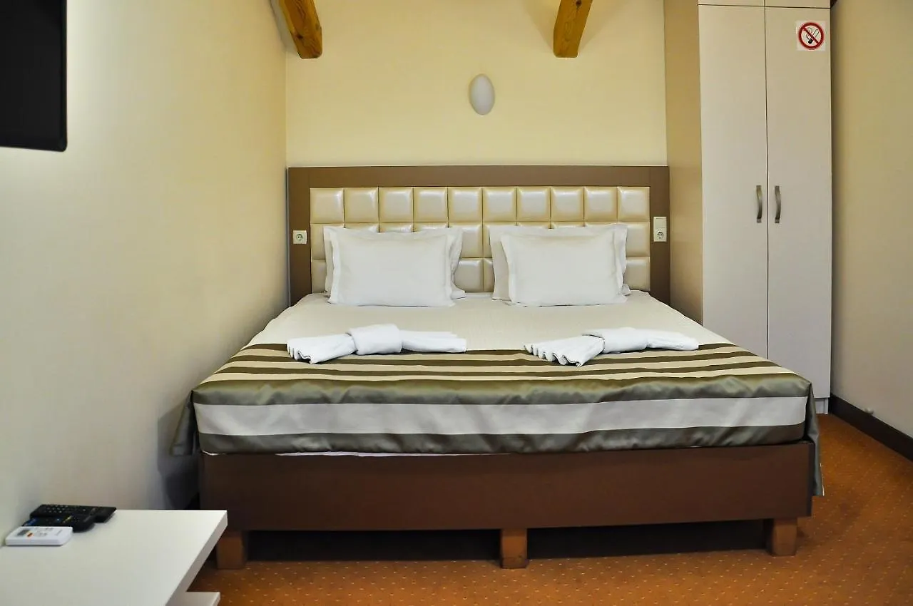 Hotel 7 Sky On Yevhena Konovaltsia Kyjev
